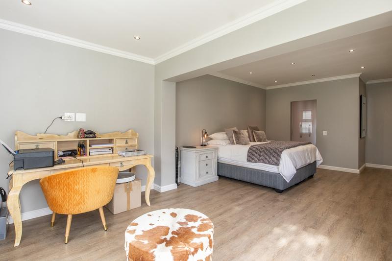 To Let 5 Bedroom Property for Rent in Constantia Western Cape